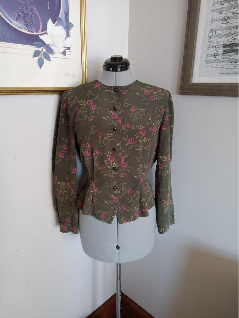 Vintage 80s floral blouse, Astrino Size 11 green & Purple retro flattering shirt